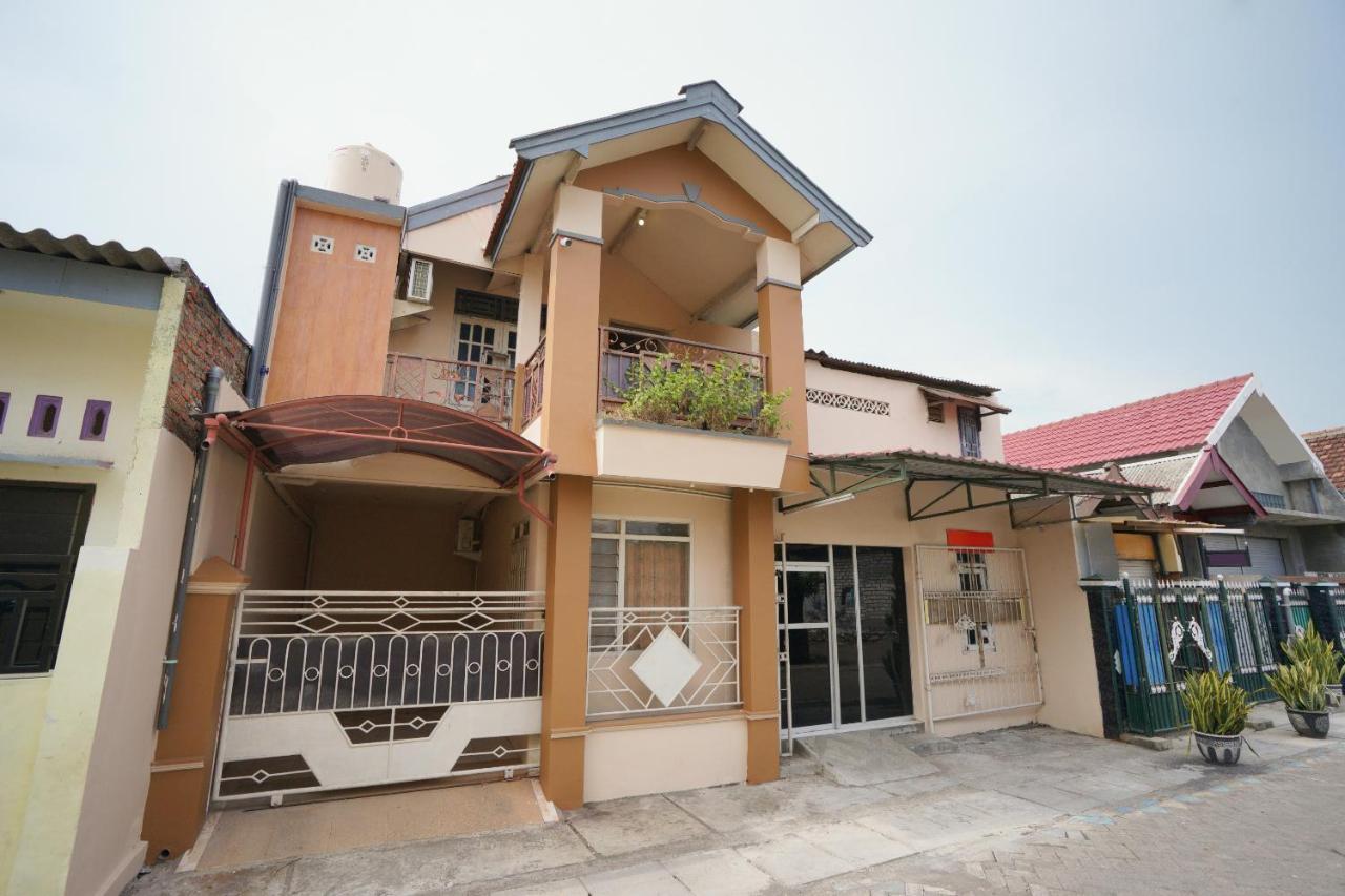Oyo 2656 Az Zahra Residence Syariah Surabaya Luaran gambar